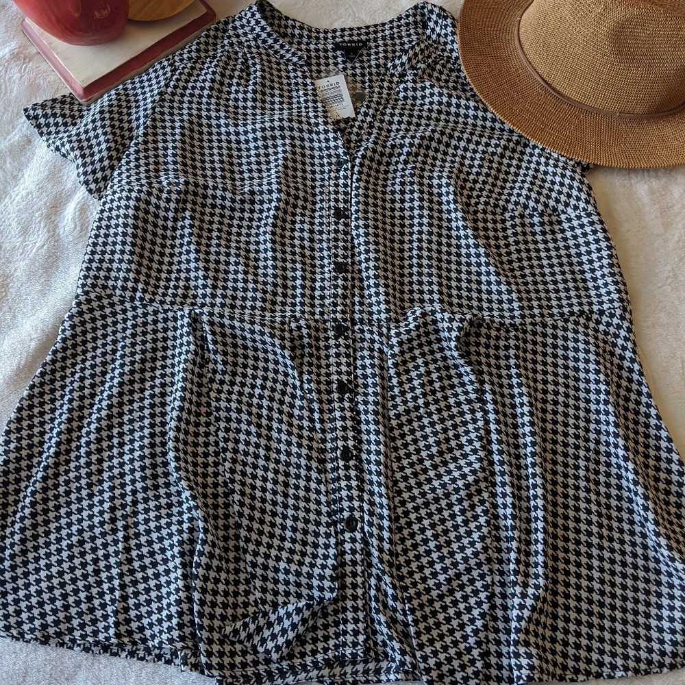 TORRID TOPS - Picture 2 of 10